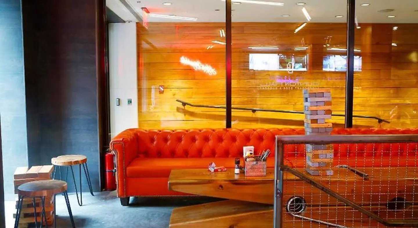 Pod 51 LOUNGE_LOBBY