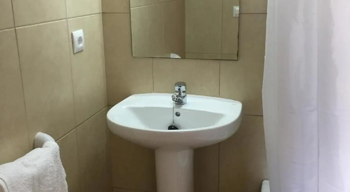 Residencia Nicolau Hostal Badezimmer