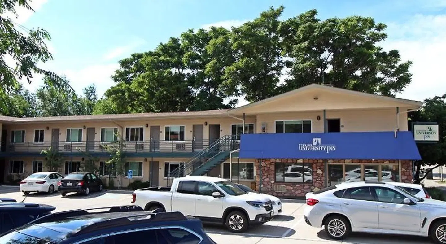 Boulder University Inn EXTERIOR
