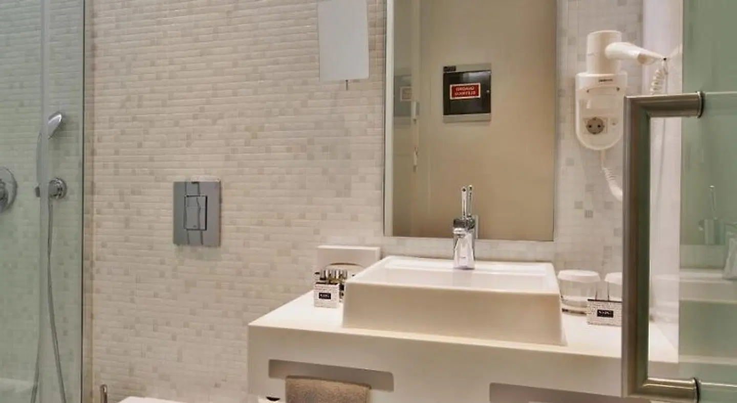 White Lisboa Badezimmer