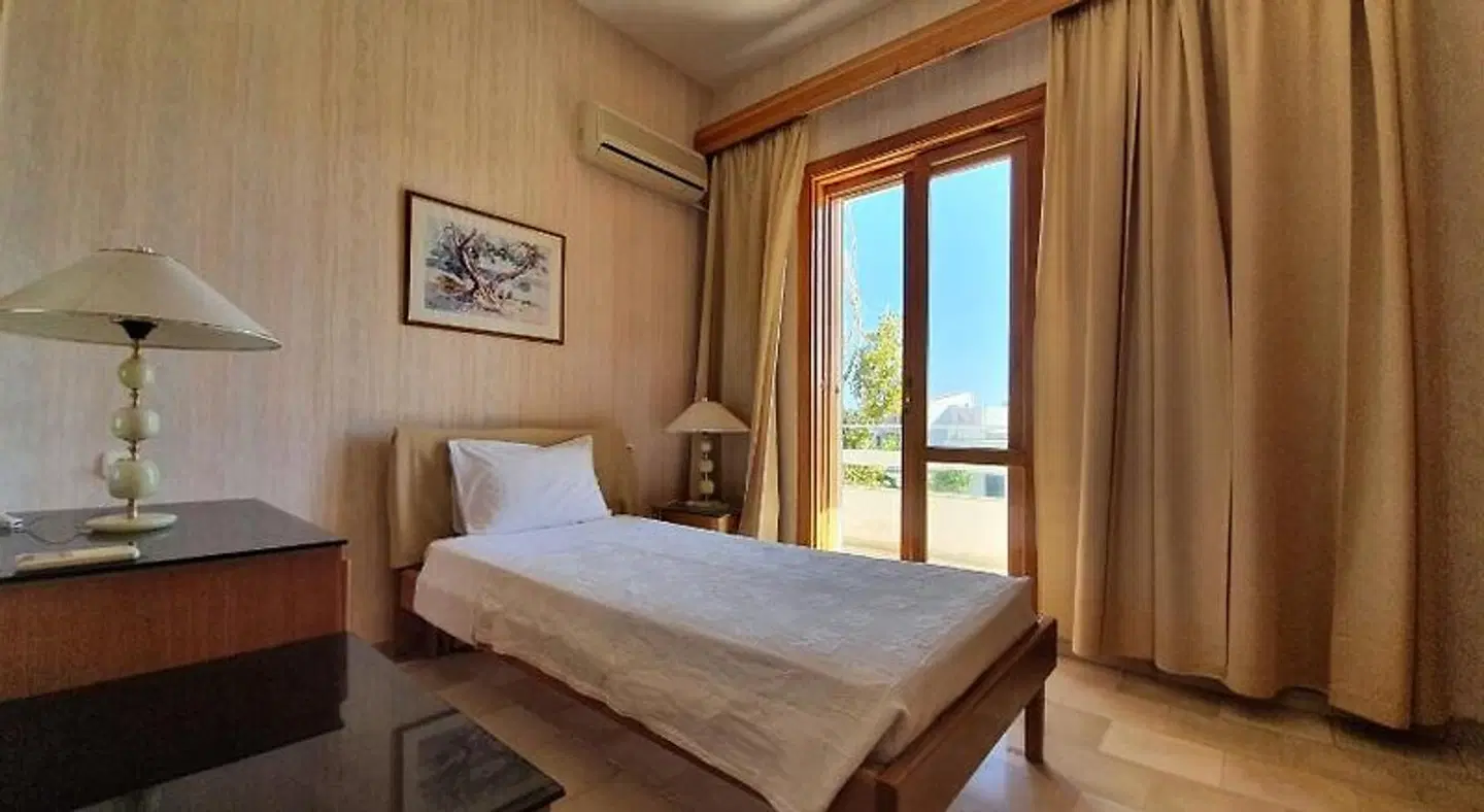 Elman Hotel ROOM_EXAMPLE
