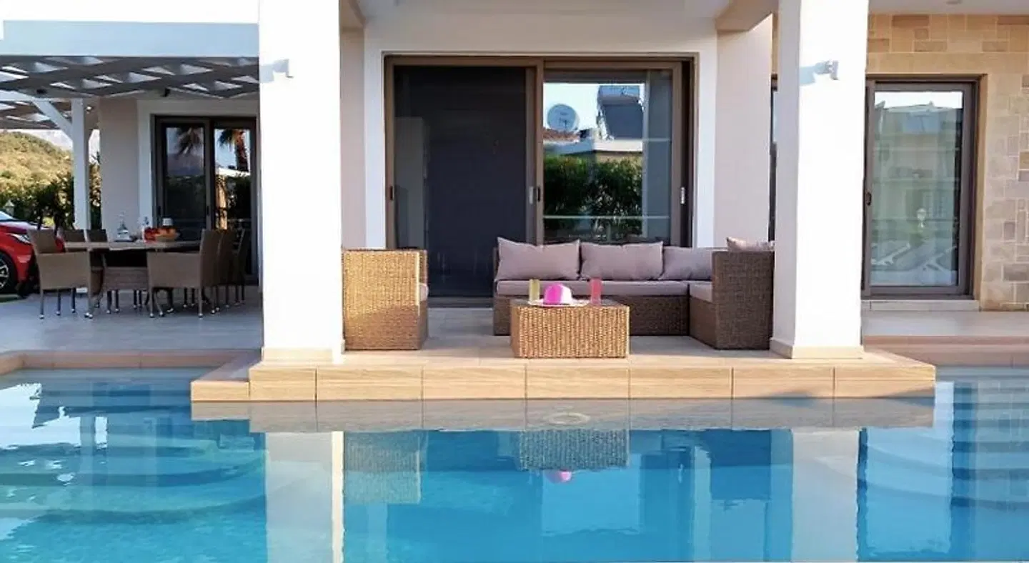 Alexandros Villa Hallenbad