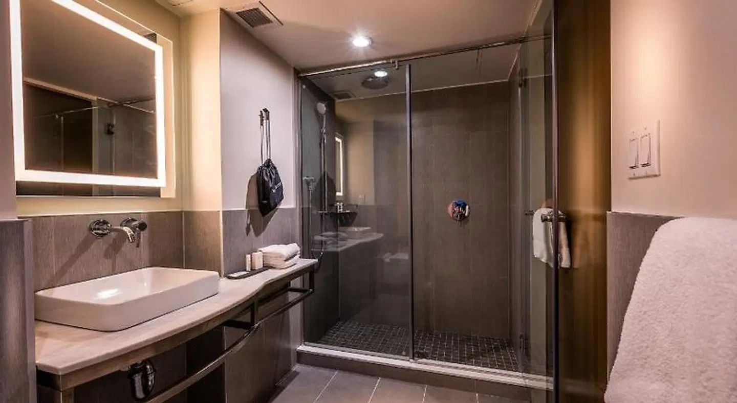 La Quinta Inn & Suites by Wyndham Manhattan Midtown Badezimmer