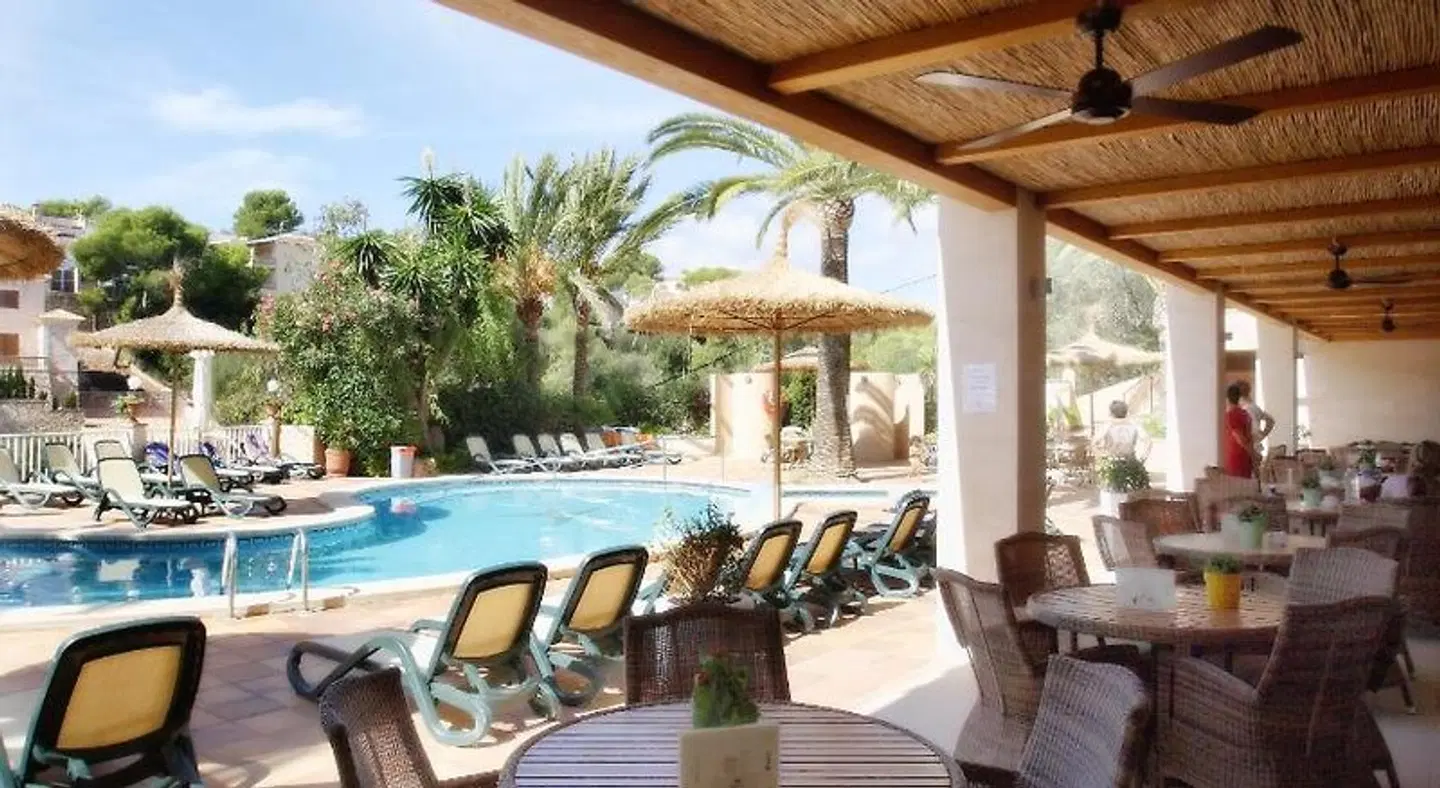 Hotel Apartamentos Cala Santanyi Terrasse