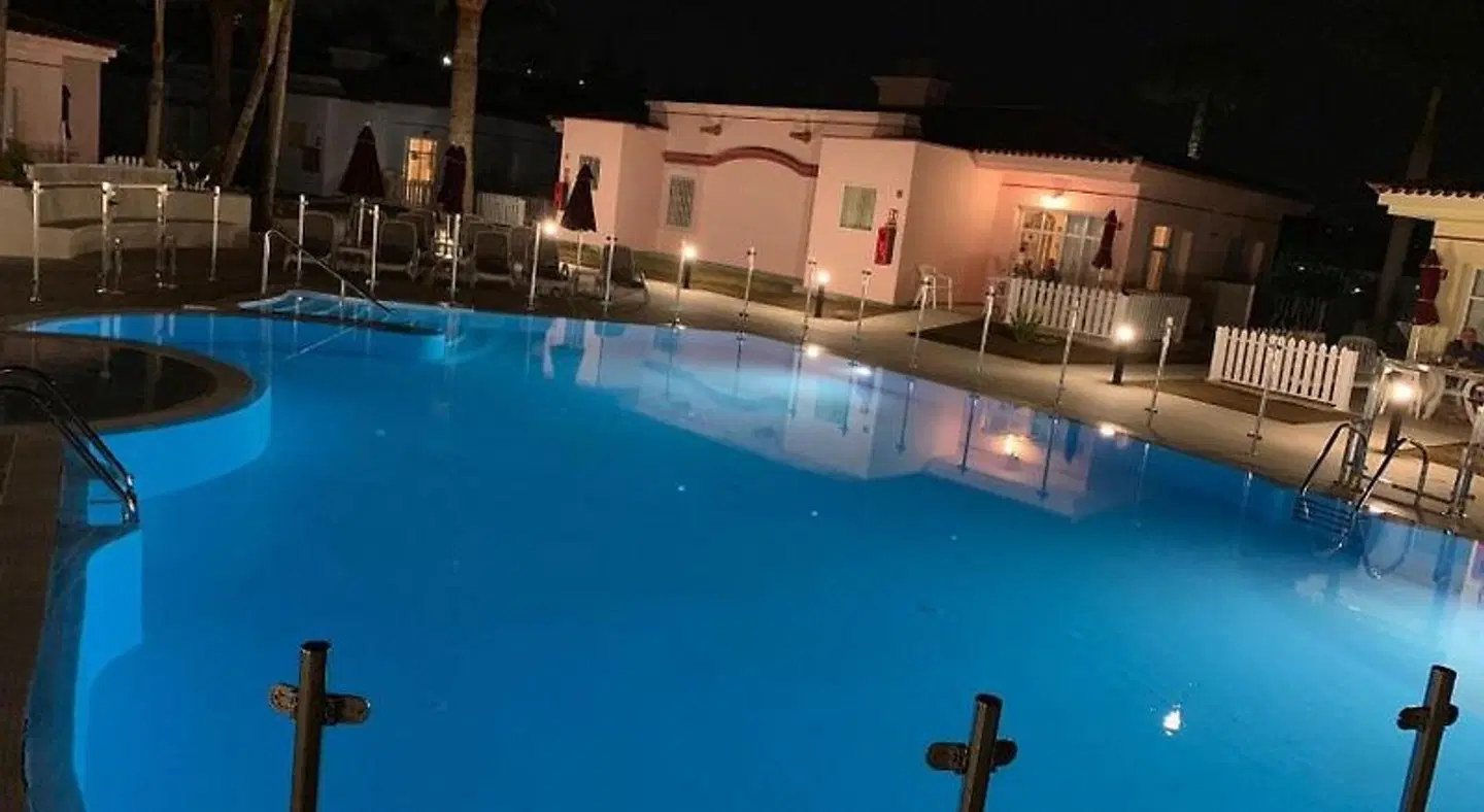 Bungalows Tisaya Golf Hallenbad