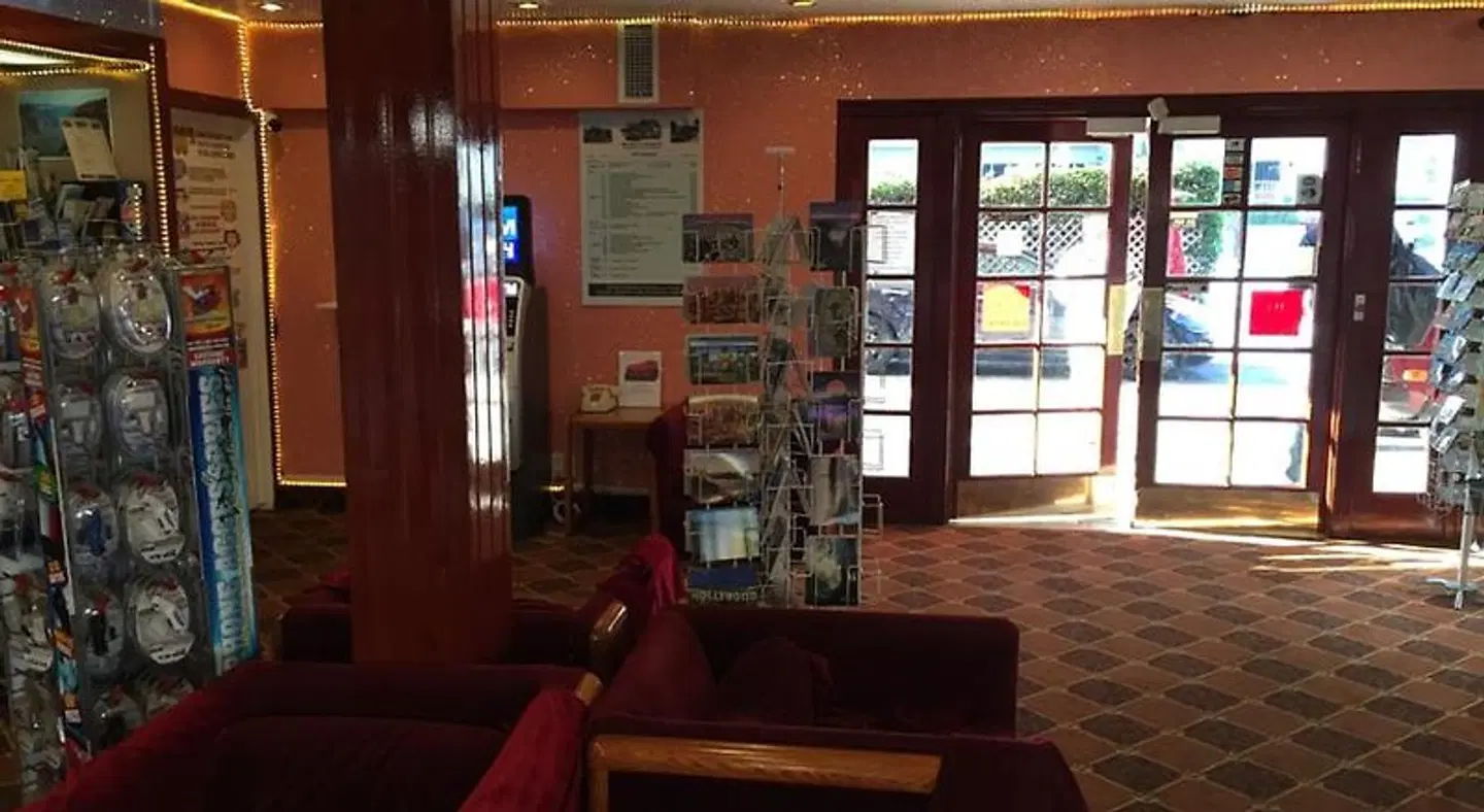 Tradewinds Hotel LAX Airport LOUNGE_LOBBY