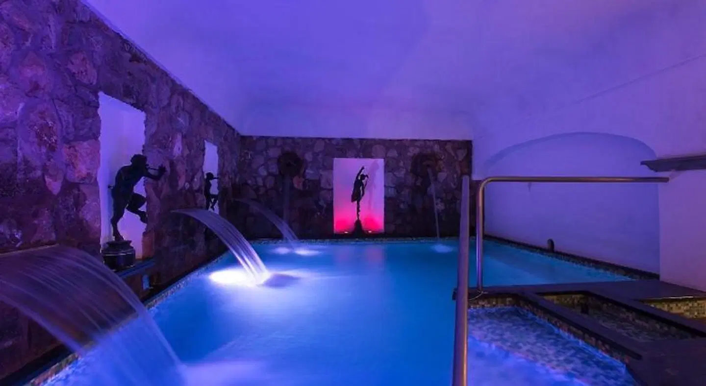 Hotel Residence La Rosa Hallenbad