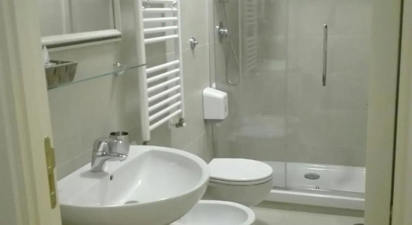 B&B Napoli Pietrasanta Badezimmer