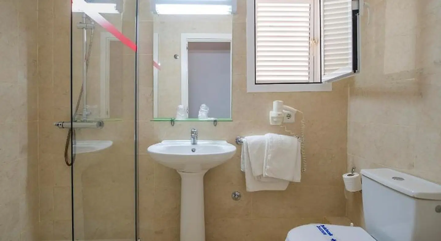 Costa Blanca Hostal Badezimmer