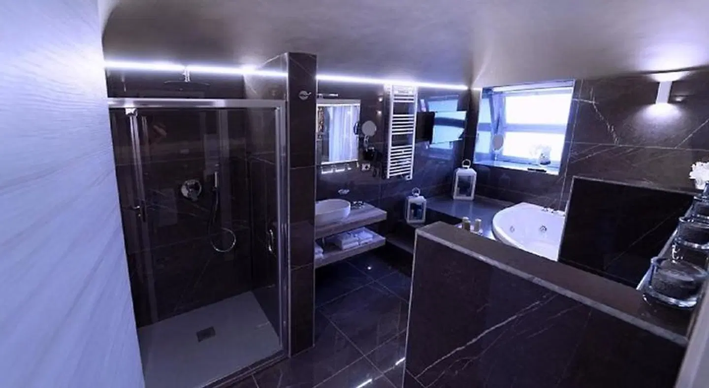 Etna Suite Rooms Badezimmer