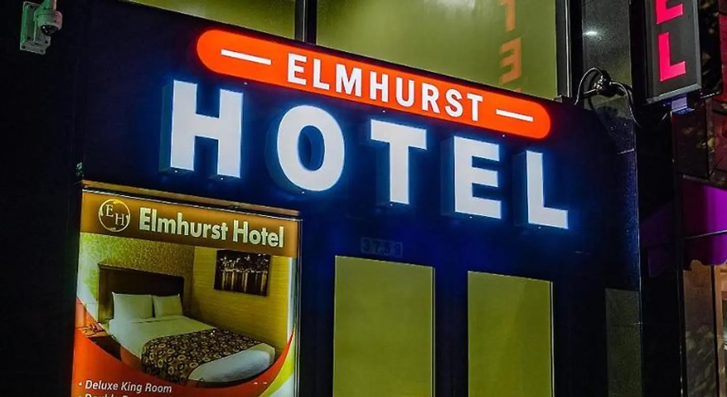 Elmhurst Hotel EXTERIOR