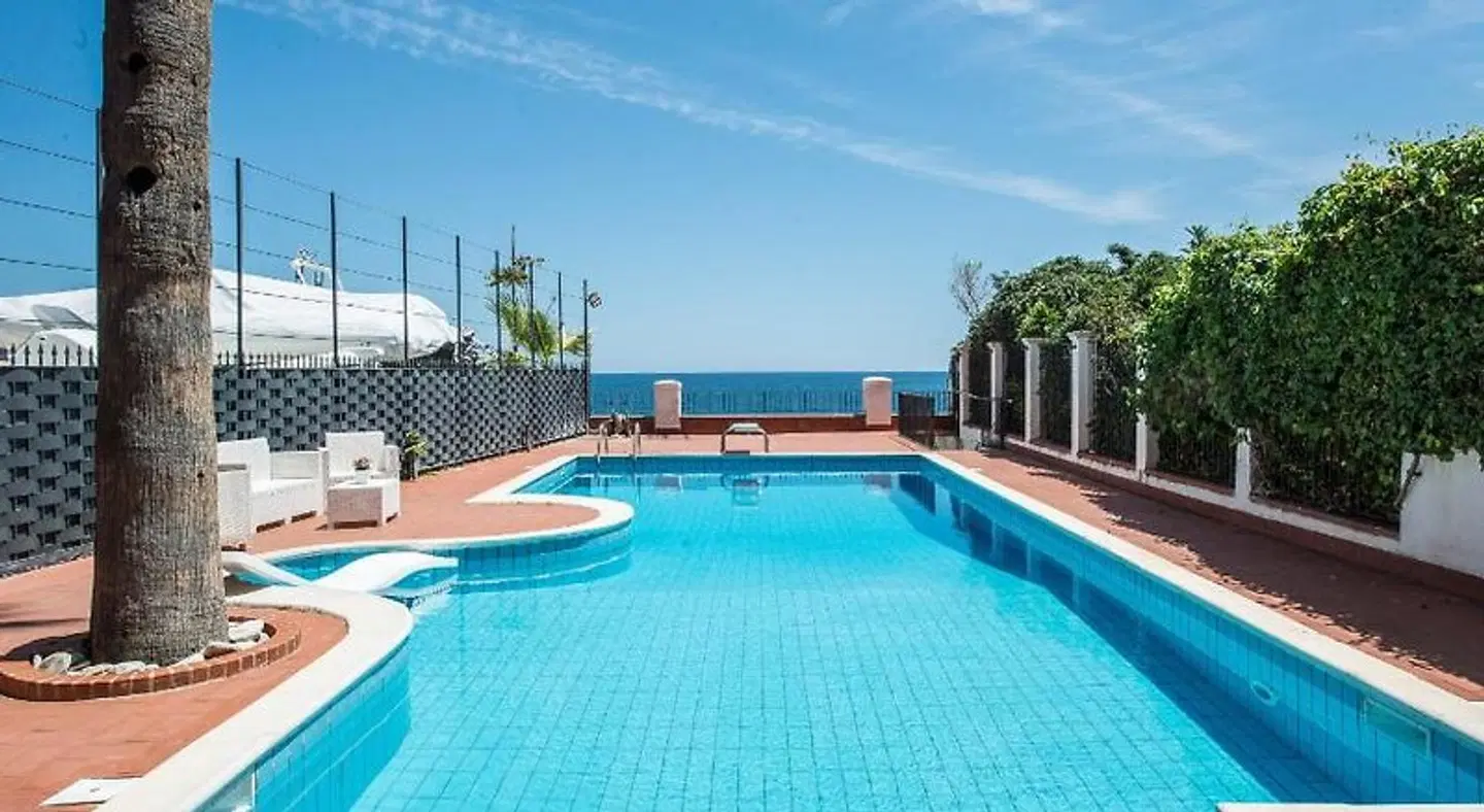 B&B Villa Liberty sul mare OUTDOOR_POOL
