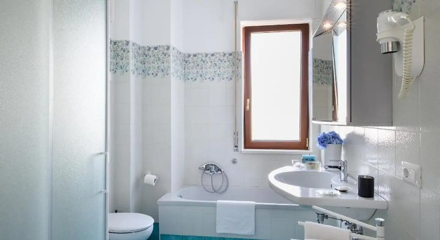 Les Suites des Tout le Monde Badezimmer