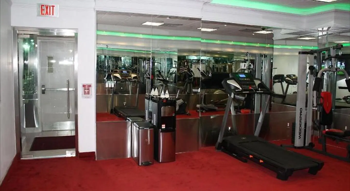 Yonge Suites Furnished Apartments SPORTS_AND_LEISURE