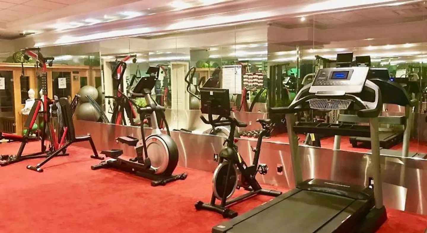 Yonge Suites Furnished Apartments SPORTS_AND_LEISURE