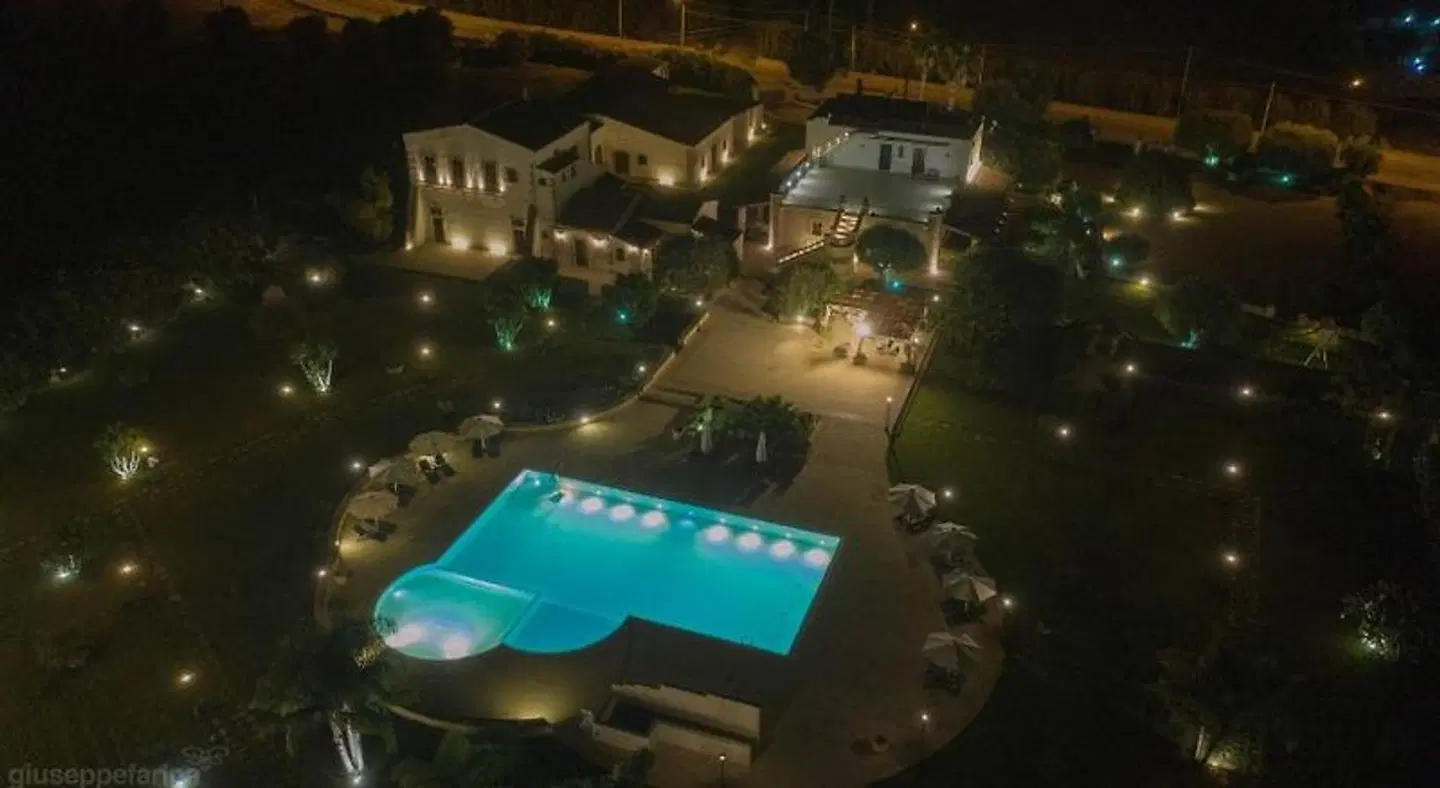 Casal Sikelio OUTDOOR_POOL
