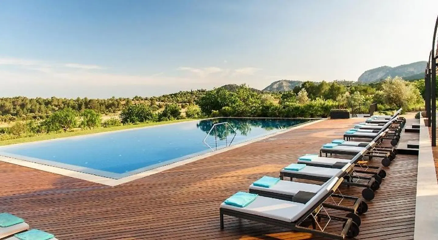 Castell Son Claret OUTDOOR_POOL