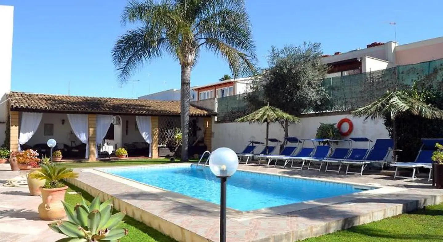 Brunelli Residence OUTDOOR_POOL
