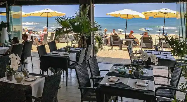 Lloyds Beach Club Terrasse