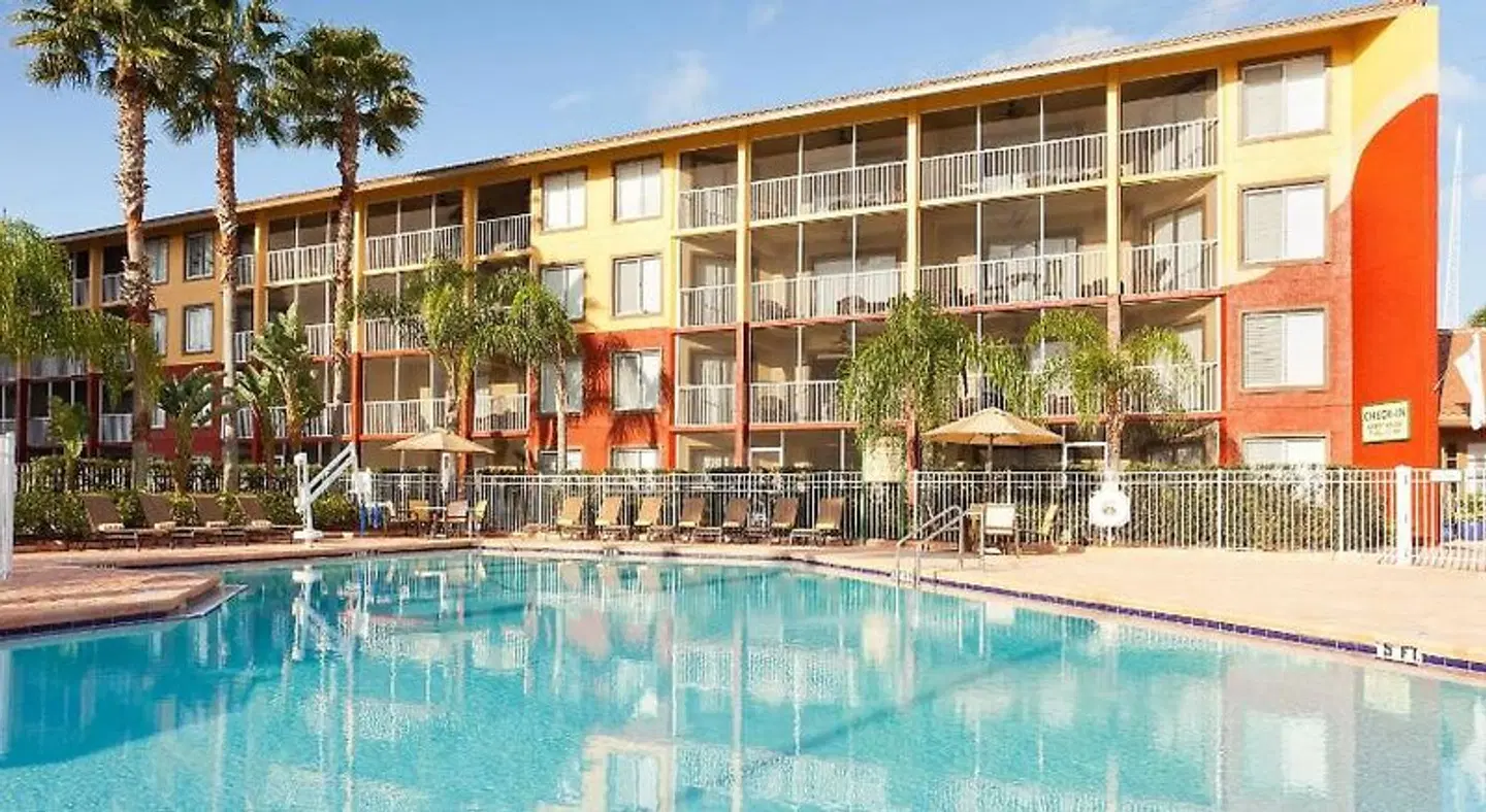 Orlandos Sunshine Resort OUTDOOR_POOL