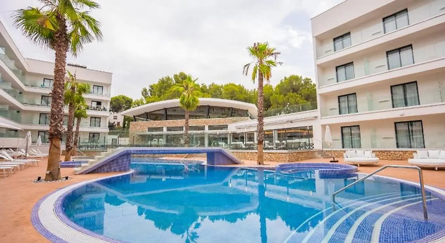 Morlans Suites OUTDOOR_POOL
