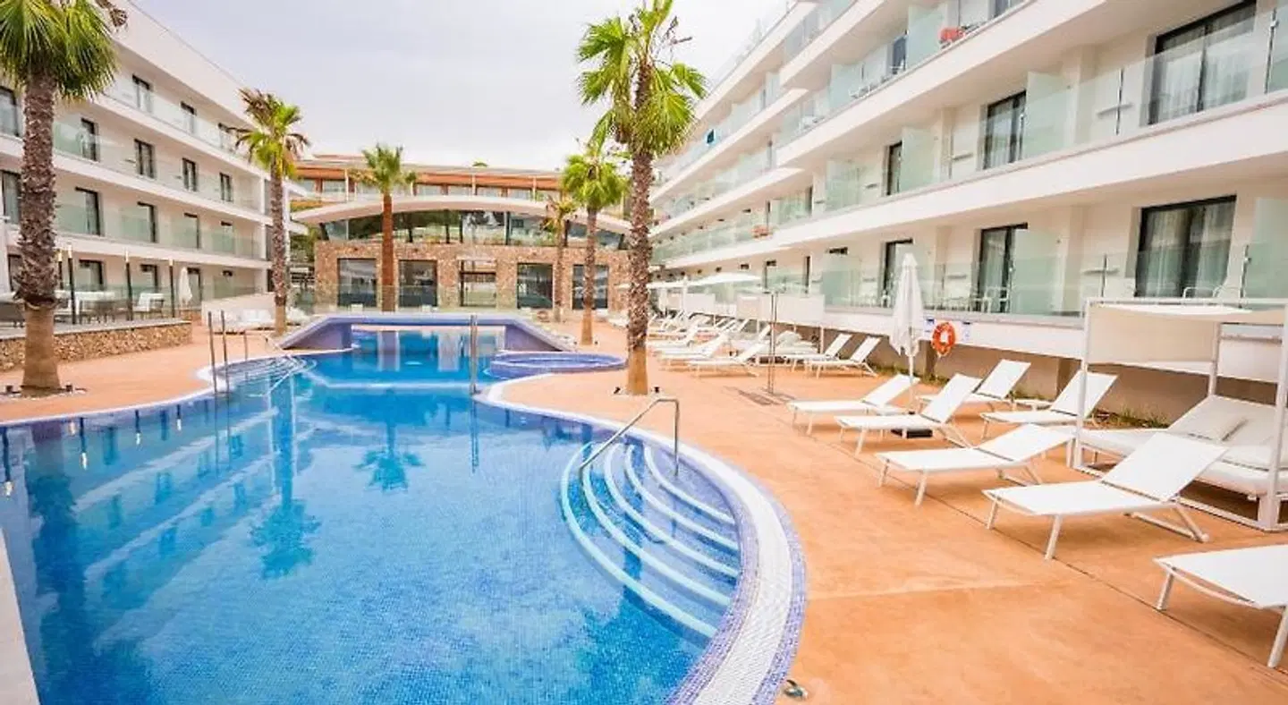 Morlans Suites OUTDOOR_POOL