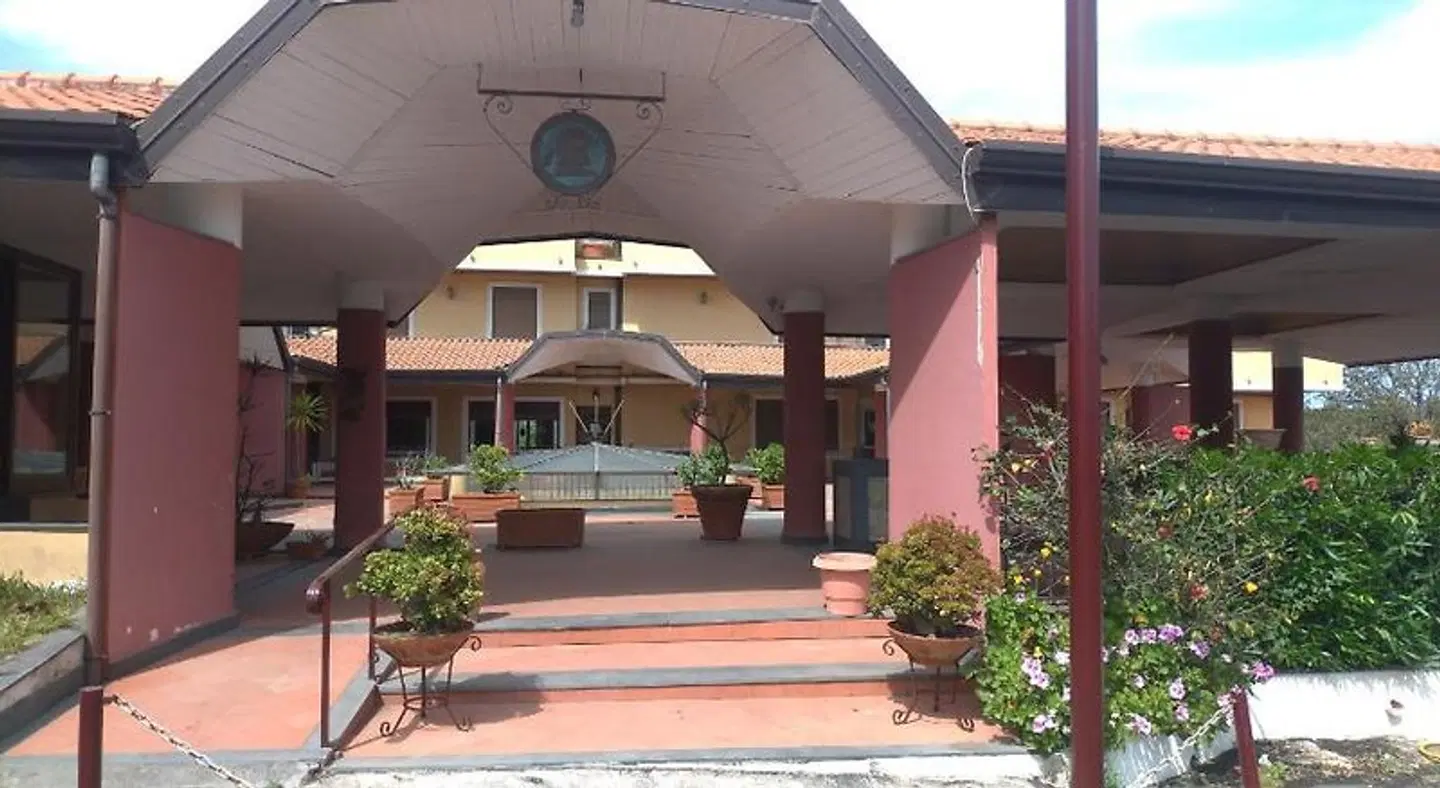 Ares Hotel EXTERIOR