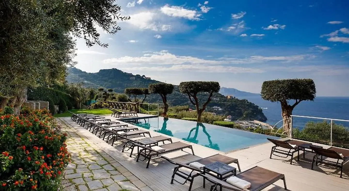 Villa Fiorella Art Hotel OUTDOOR_POOL