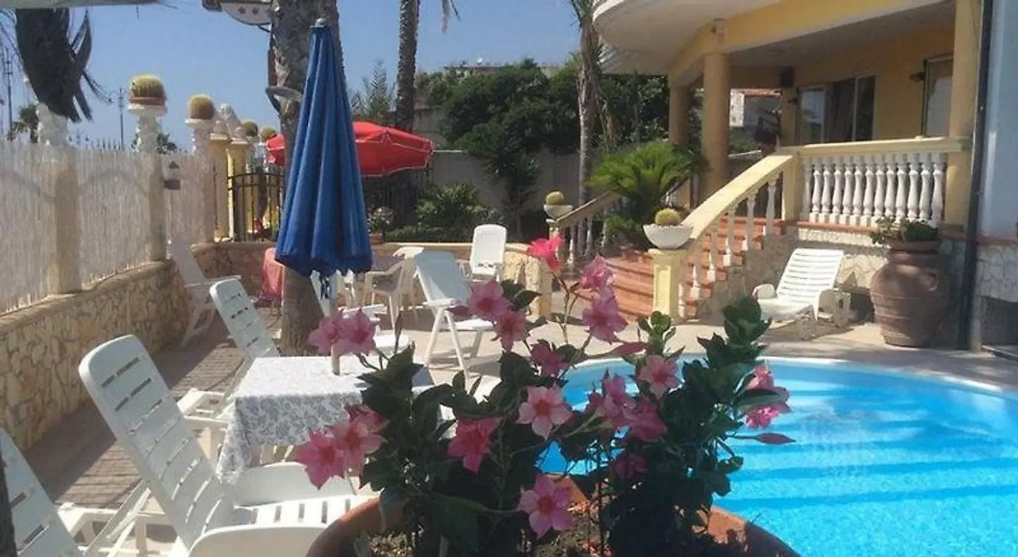 Cridda Hotel & Restaurant OUTDOOR_POOL
