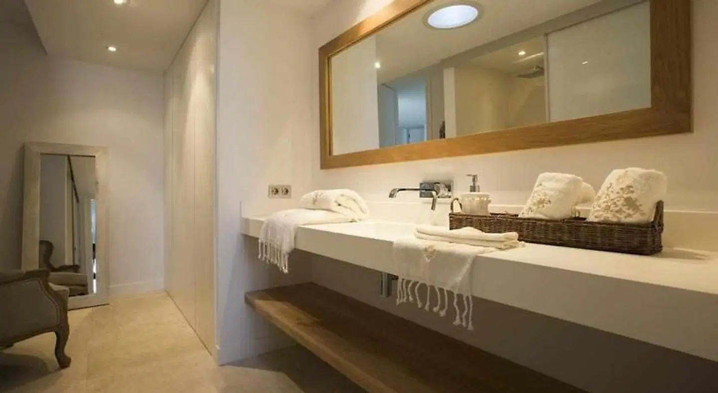 Beachfront Es Turo Badezimmer