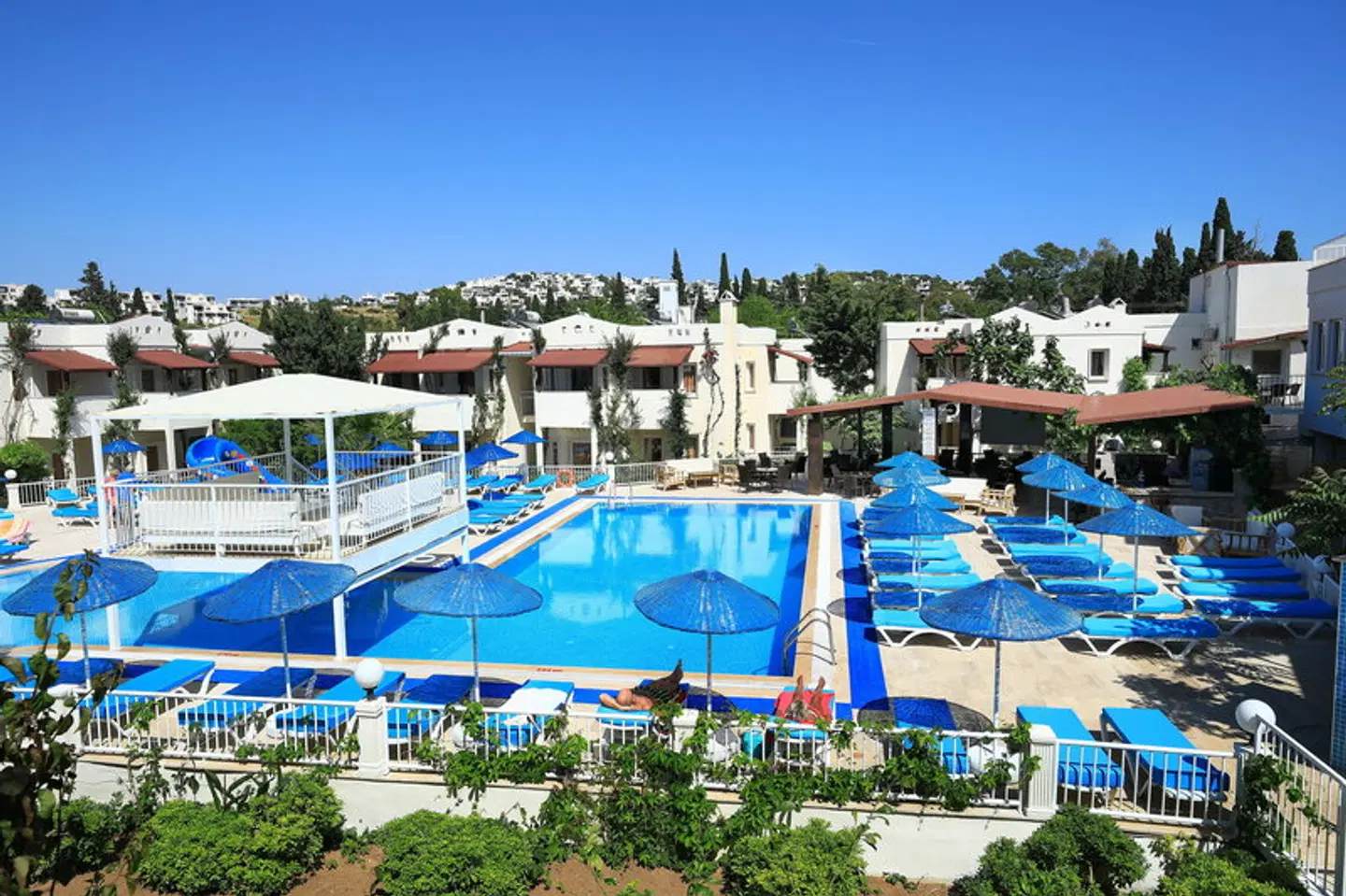 Summer Garden Suites and Beach Hotel OUTDOOR_POOL