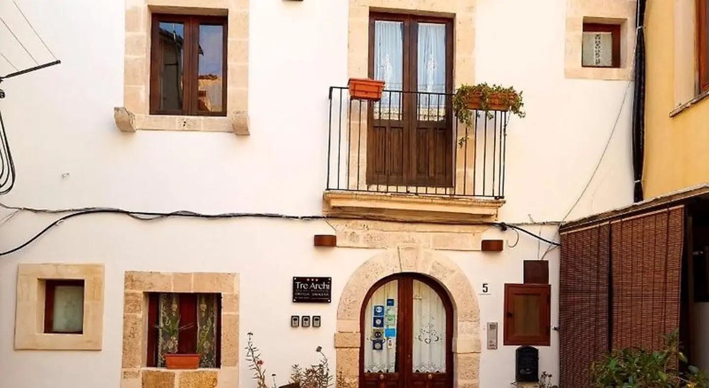 Tre Archi EXTERIOR