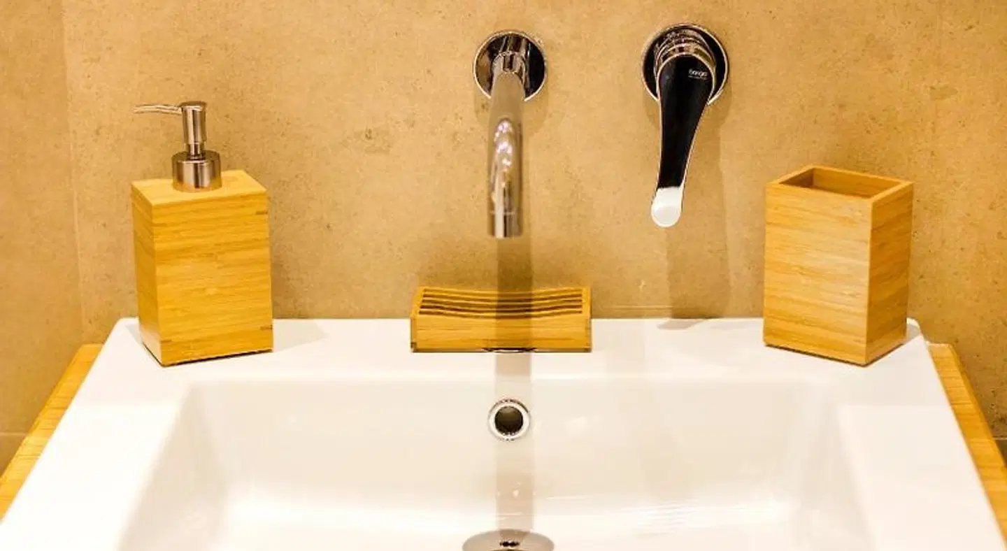 Kalamonjo room&suite Badezimmer
