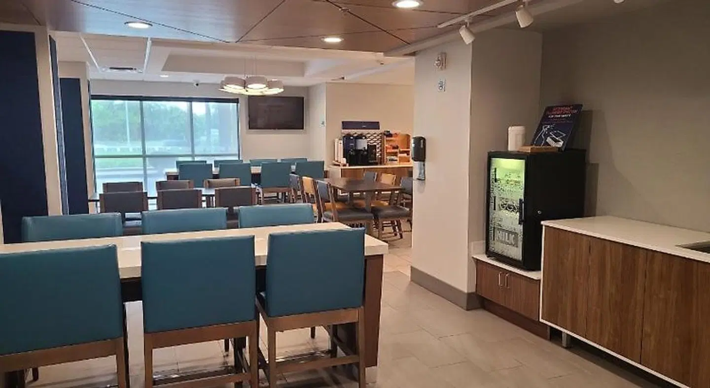 Holiday Inn Express & Suites Ft Lauderdale N - Exec Airport by IHG Bar