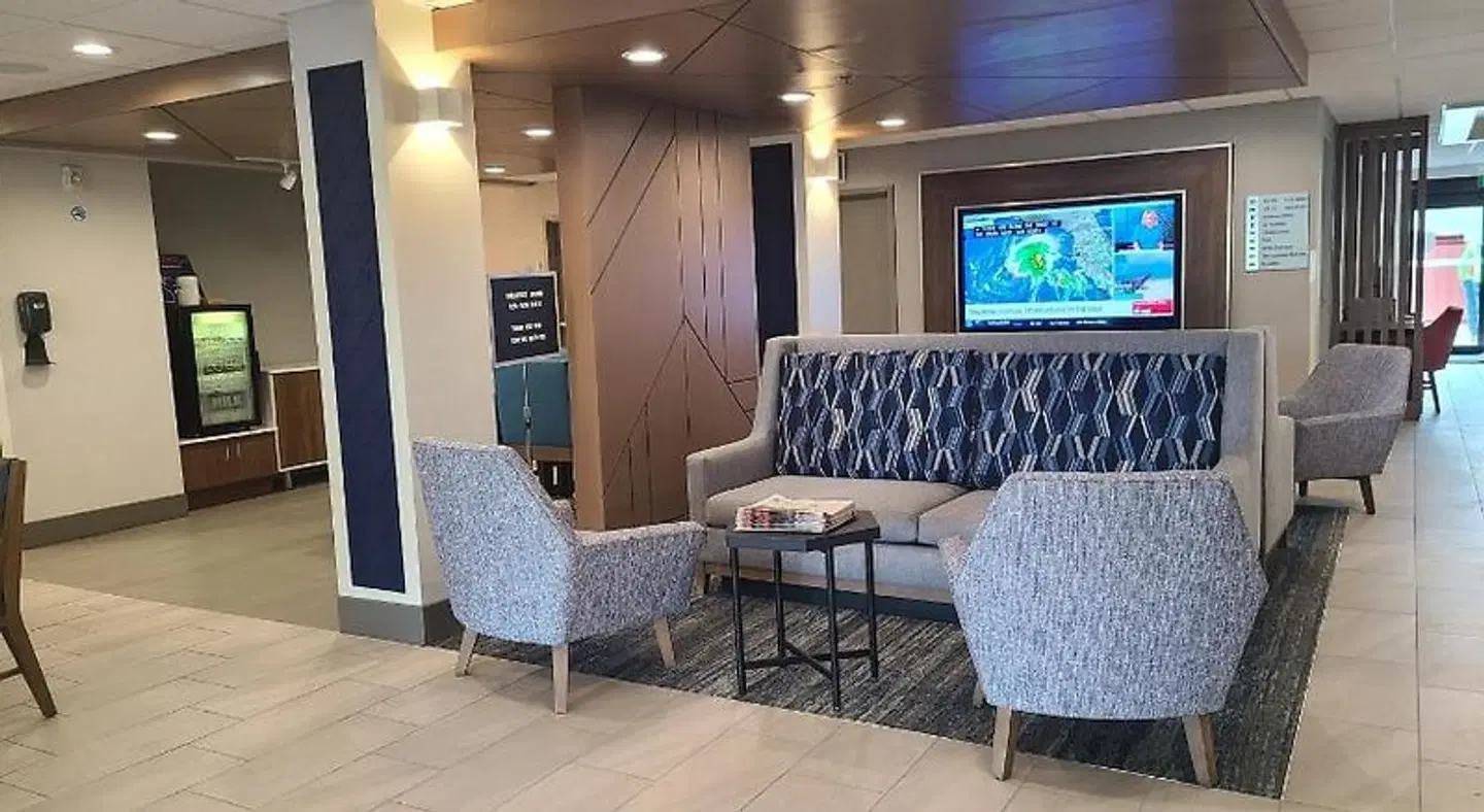Holiday Inn Express & Suites Ft Lauderdale N - Exec Airport by IHG LOUNGE_LOBBY