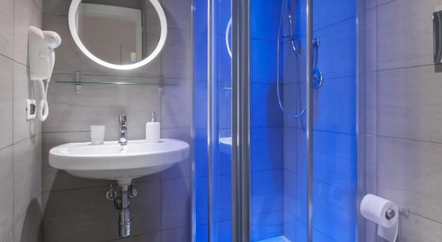 Room & Breakfast Zero Badezimmer