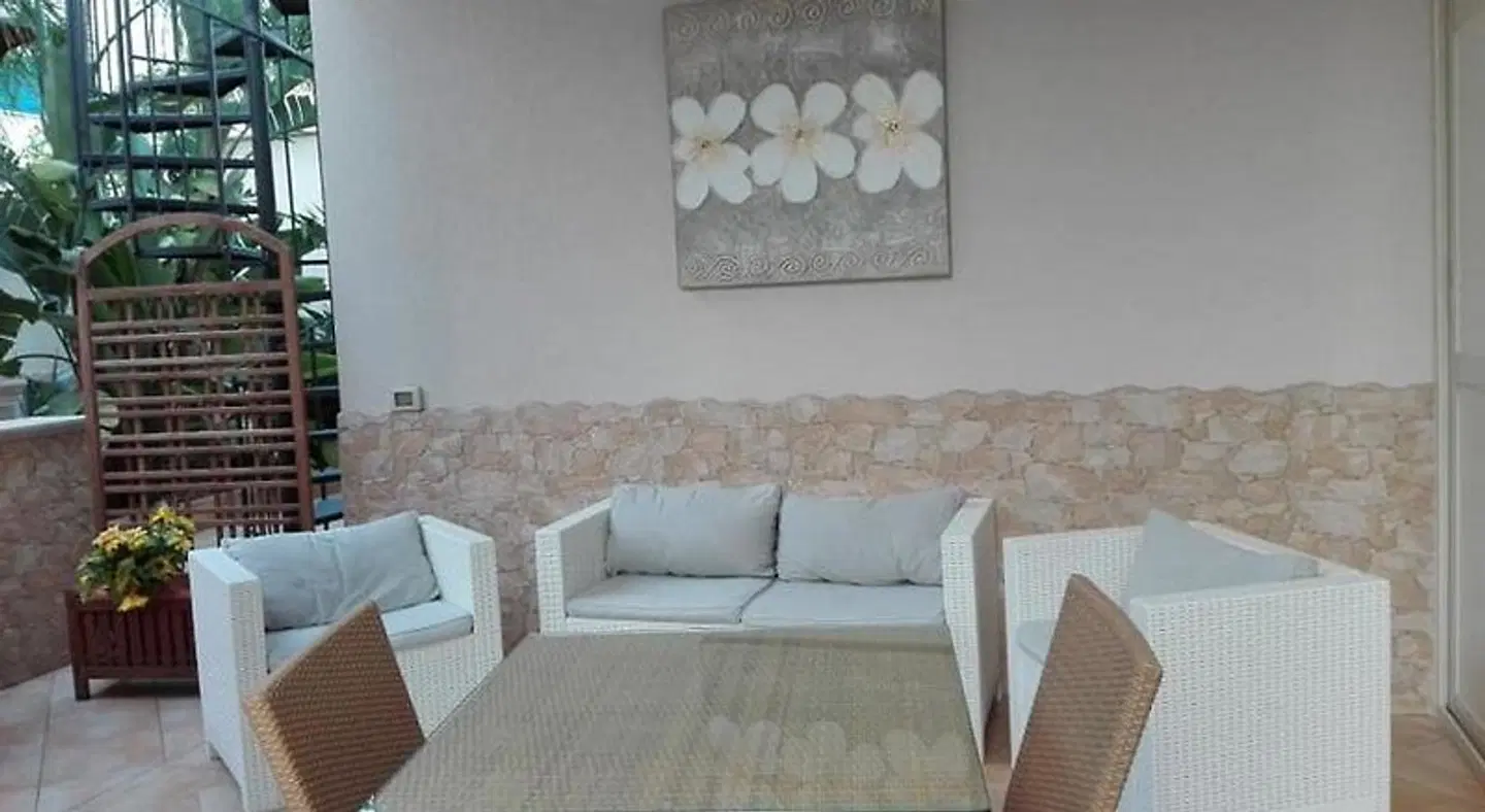 Amaryllis LOUNGE_LOBBY