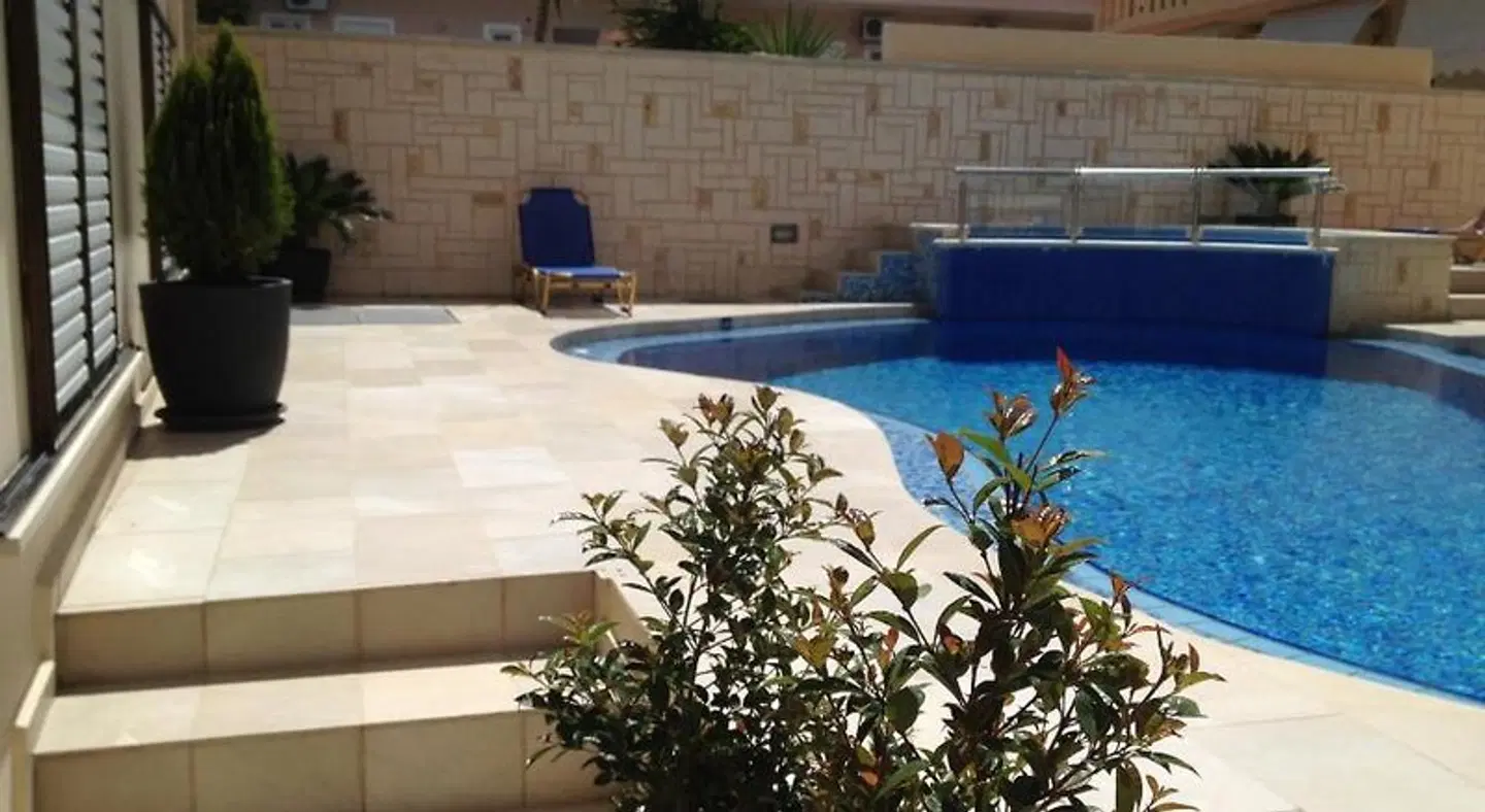 Angelica Studios and Apartments OUTDOOR_POOL