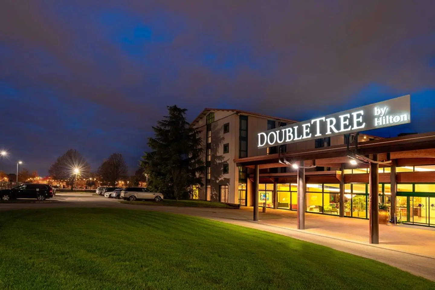 DoubleTree by Hilton Milan Malpensa EXTERIOR