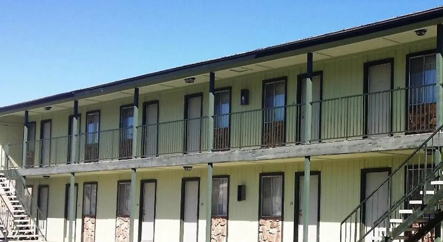 El Portal Motel EXTERIOR