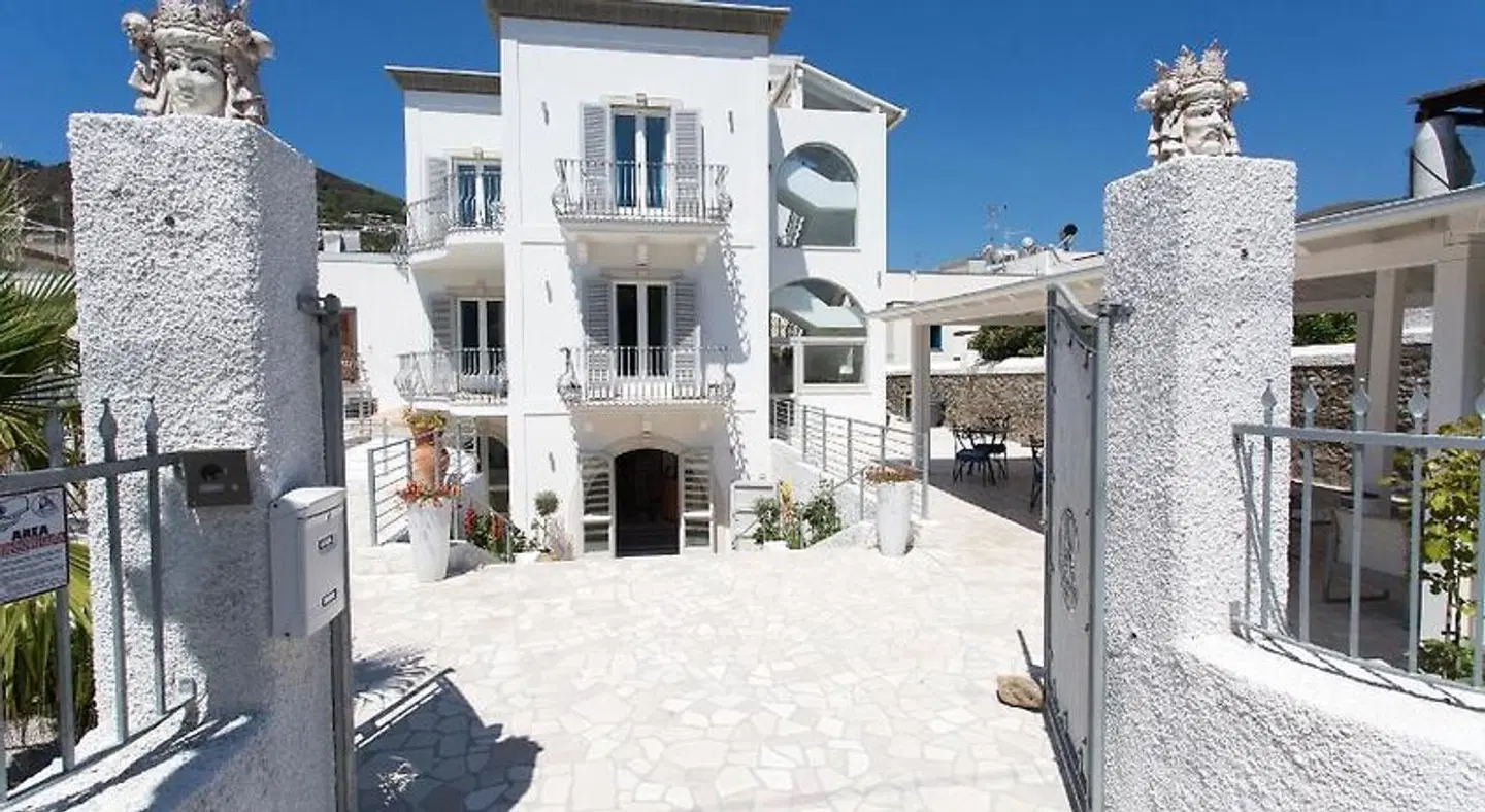 Odysseus Hotel EXTERIOR