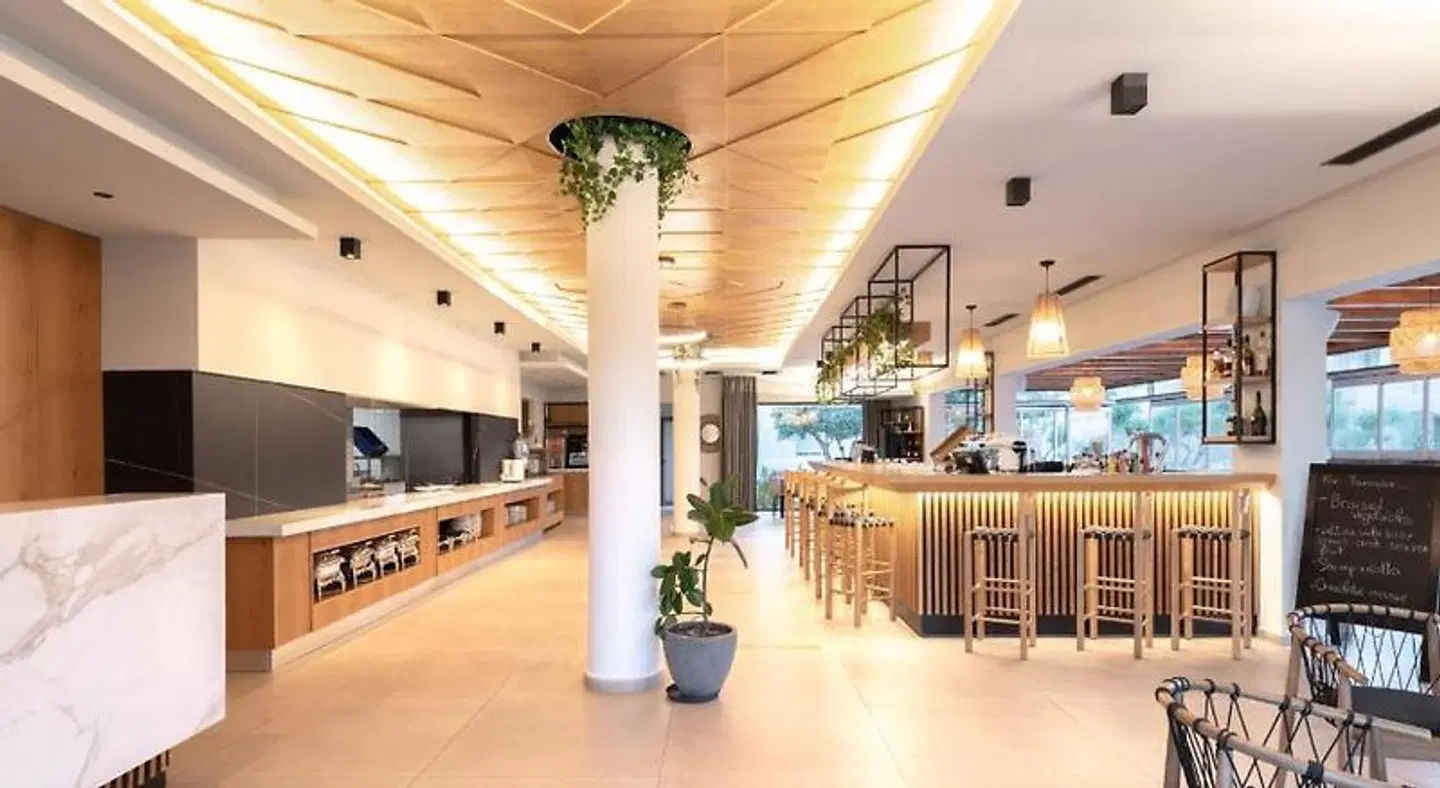 Malena Hotel & Suites Bar