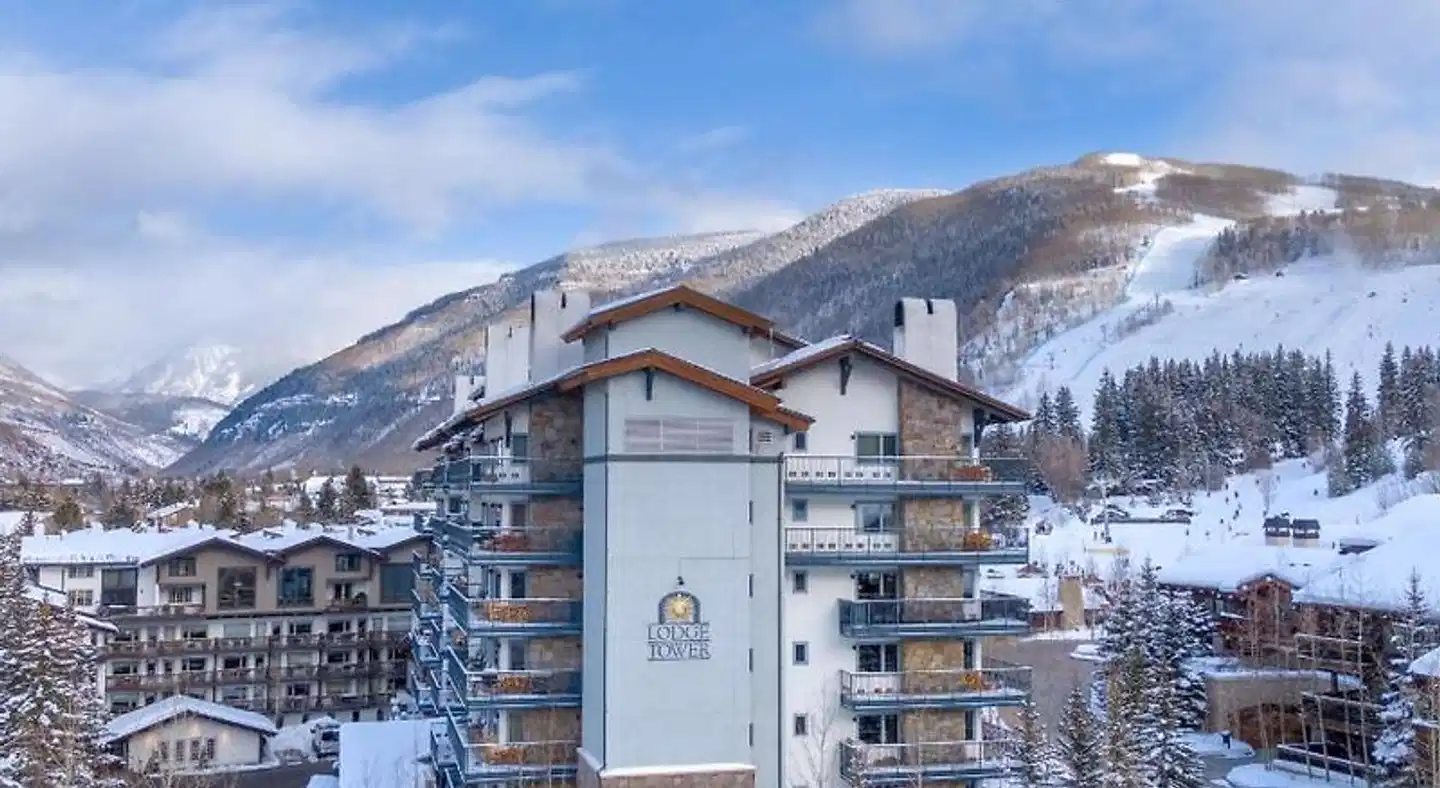 Lodge Tower Aussenansicht