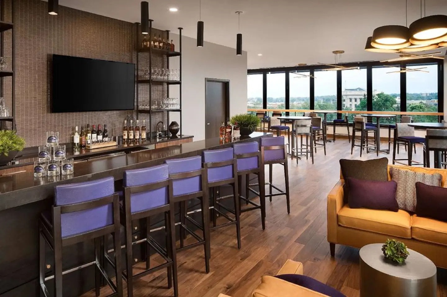 DoubleTree by Hilton Greeley at Lincoln Park Bar