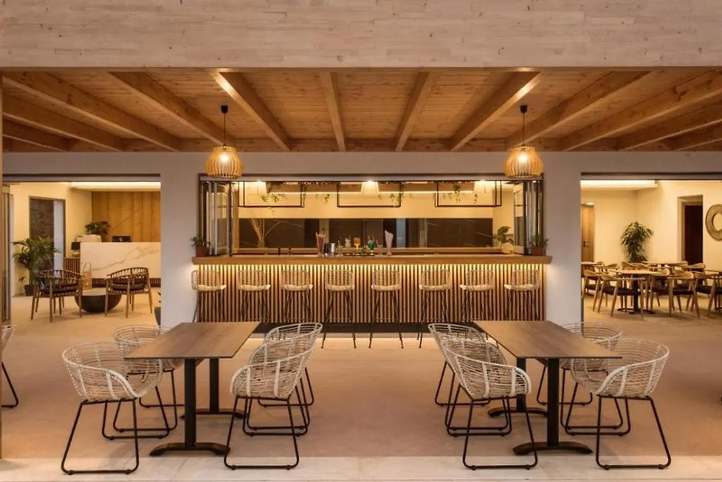 Malena Hotel & Suites Bar