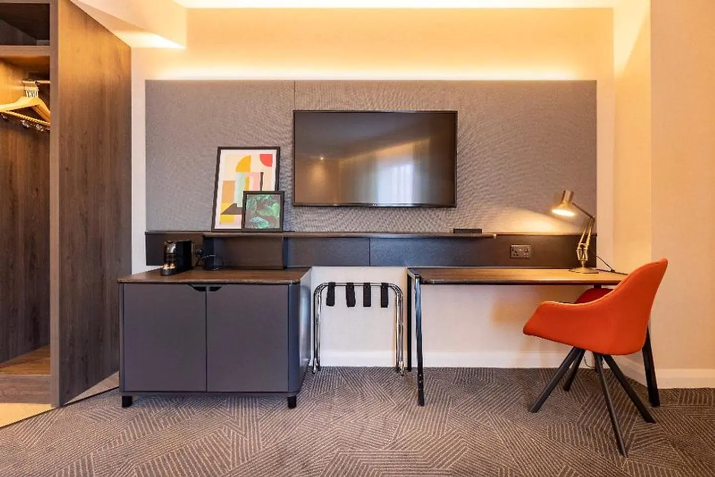 Holiday Inn Sutton ROOM_EXAMPLE