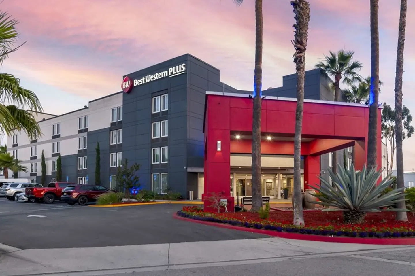 Ramada Commerce EXTERIOR