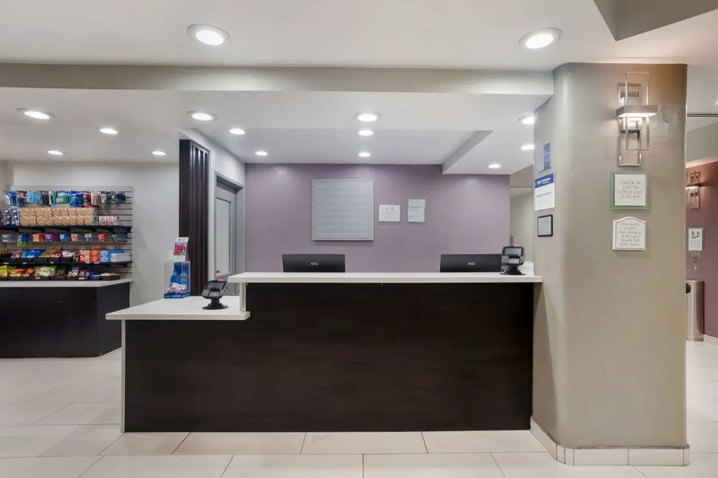Ramada Commerce LOUNGE_LOBBY