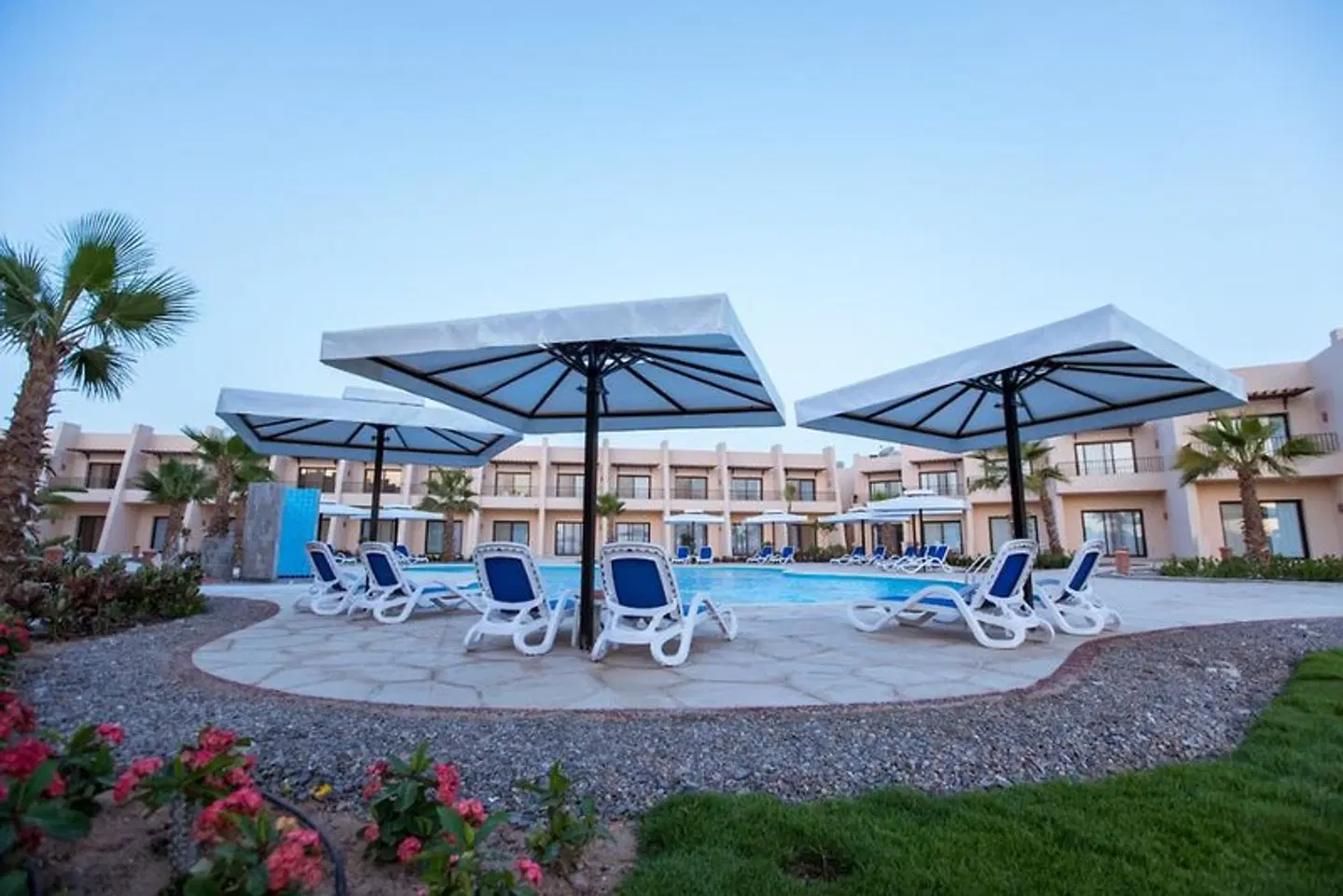 Sky View Suites Hotel OUTDOOR_POOL