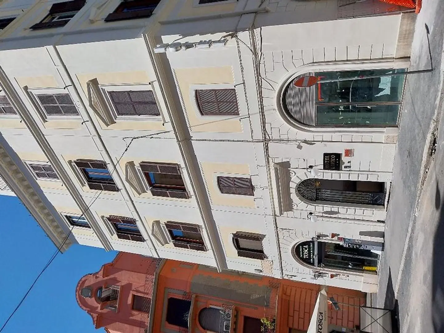 Lirico EXTERIOR